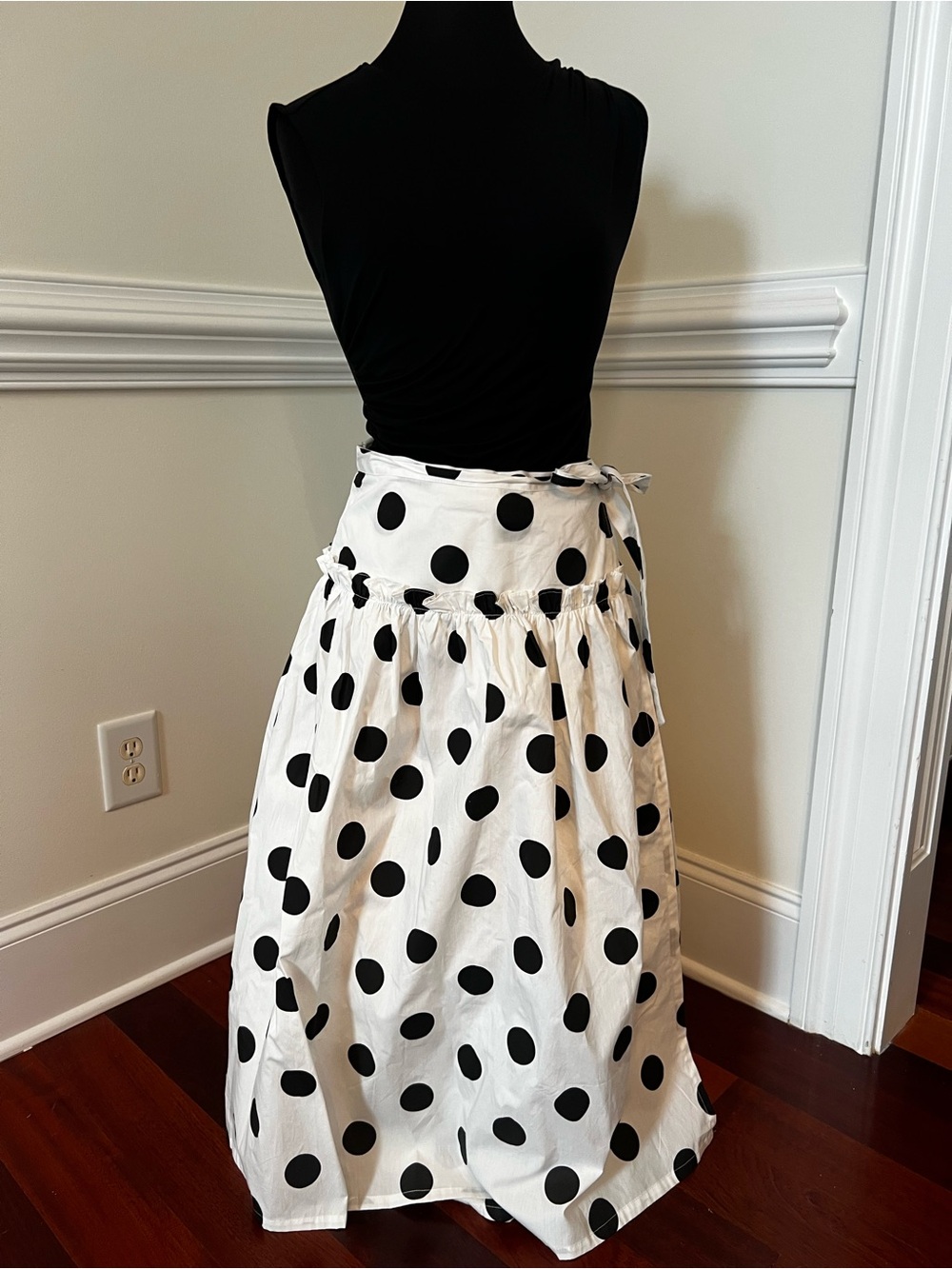 TCEC White Midi  Skirt with Black Polka Dots